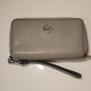 Michael Kors Jet Set Wallet.